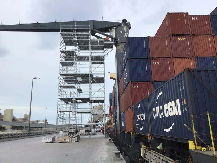 Scaffold to a vessel hull
